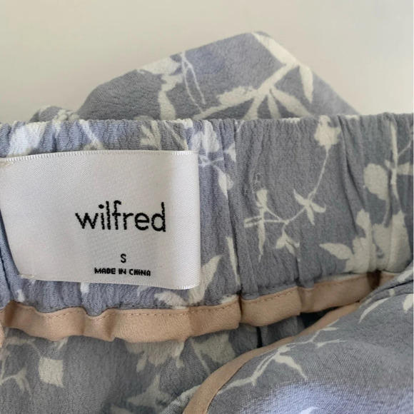 Wilfred
Faun Ankle Pant grey with white flowers. Size  small beach vacation airy - Picture 9 of 15